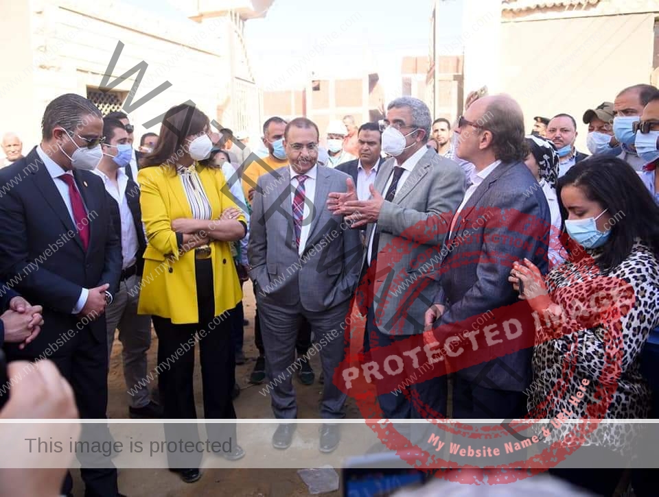 وزيرة الهجرة ومحافظ الفيوم يتفقدان مشروعات المبادرة الرئاسية "حياة كريمة" بقرية الشواشنة