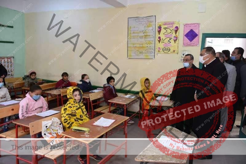 غراب يتفقد لجان إمتحانات الصف الرابع الإبتدائي بمدرسة عبدالعزيز على الإبتدائية بمدينة الزقازيق