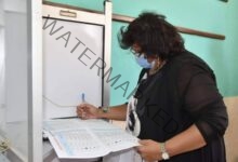 إيناس عبد الدايم  تدلى بصوتها في انتخابات الشيوخ