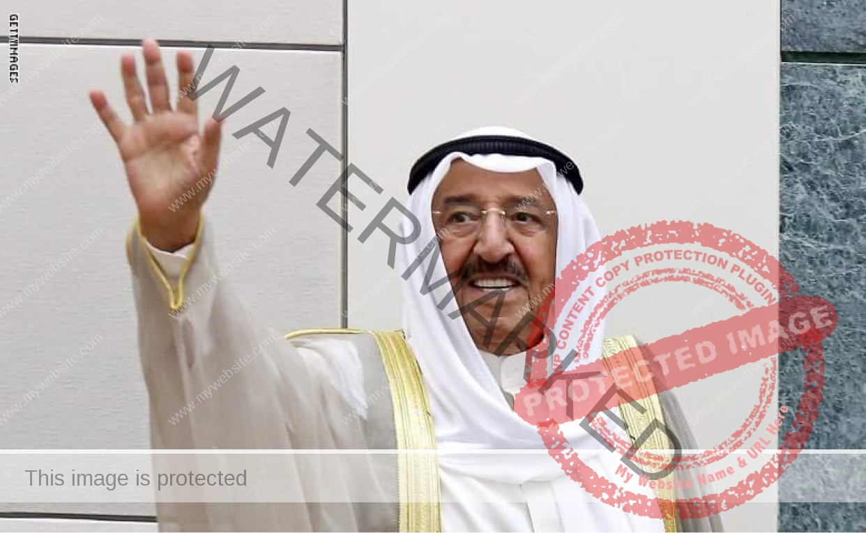 أمير الكويت "نواف الأحمد" يستقبل جثمان صباح الأحمد