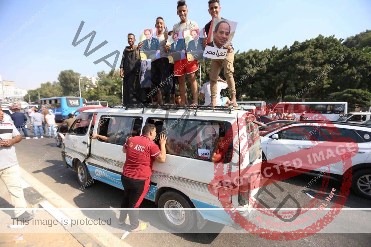 احتفال المواطنين على منطقة المنصة بمدينة نصر بذكرى انتصارات أكتوبر