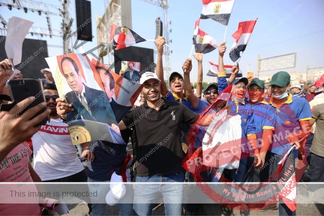احتفال المواطنين على منطقة المنصة بمدينة نصر بذكرى انتصارات أكتوبر