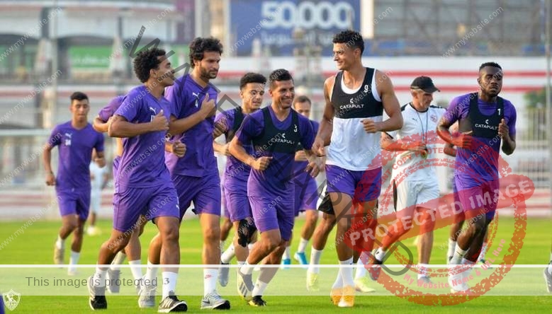 انطلاق التدريبات الجماعية للفريق الاول لكرة القدم بـ ملعب أبو رجيلة