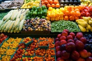 سعر الخضروات والفاكهة بالأسواق المصرية اليوم 