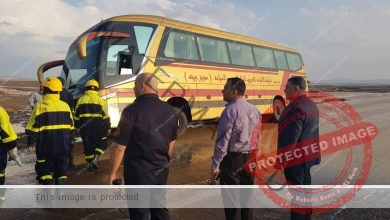 العالقون بسبب السيول يغادرون مدينة سفاجا بعد إعادة فتح الطرق