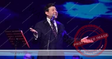 أمير الغناء العربي هاني شاكر يبدأ حفل مهرجان الموسيقى بأغنية "بلدي"