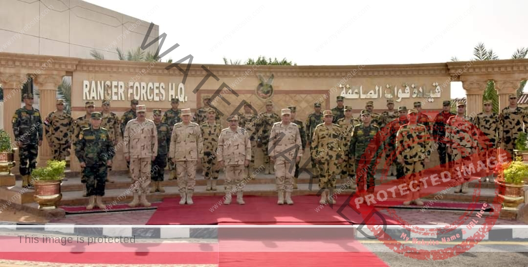 القوات المسلحة: محمد زكى يلتقى بعدداً من قوات الصاعقةوالمظلات