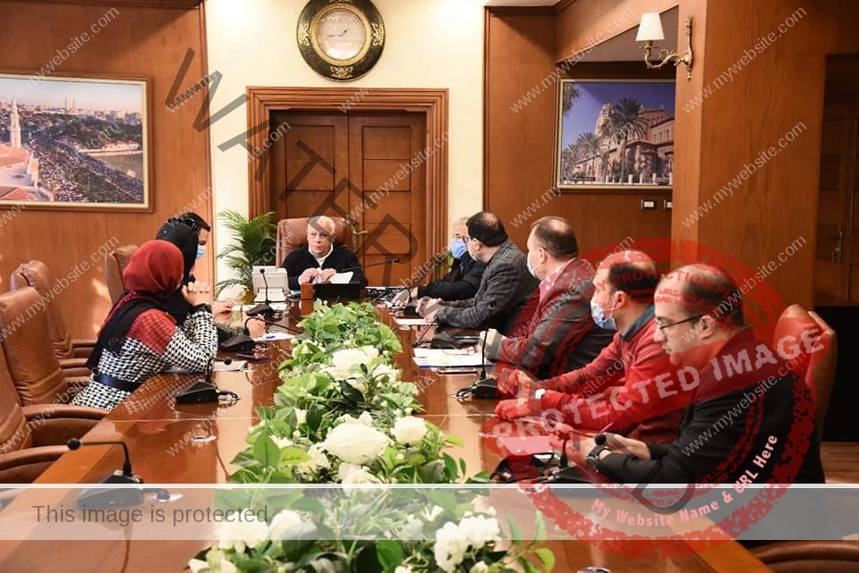 محافظ بورسعيد يتابع موقف الخطة الاستثمارية للعام المالي الجديد 