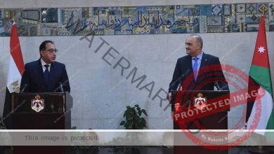 رئيسا وزراء مصر والأردن يشهدان التوقيع على سبع وثائق