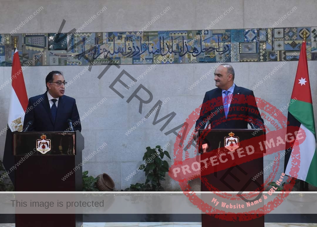 رئيسا وزراء مصر والأردن يشهدان التوقيع على سبع وثائق