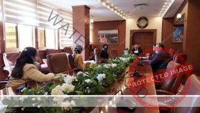 محافظ بورسعيد يلتقى مديري الإدارات بالمحافظة لمتابعة سير العمل