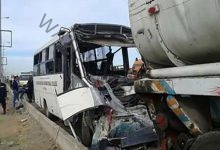 وفاة 5 أشخاص وإصابة 25 آخرين في تصادم سيارة نقل بـ أتوبيس بالوادي الجديد