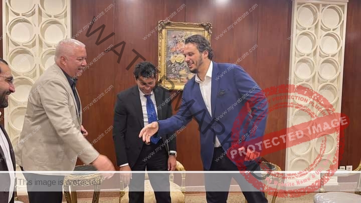 ممدوح عيد يستقبل وزير الرياضة خلال لقاء بيراميدز والرجاء