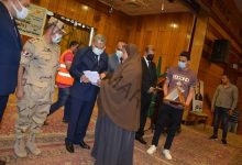 محافظ المنيا يشهد لقاءا حواريا مع الشباب ويكرم عددا من أسر الشهداء