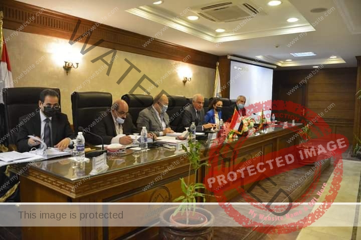 المجلس التنفيذي بمحافظة الجيزة يعقد إجتماعا لمناقشة أستعدادات الأحياء للعيد