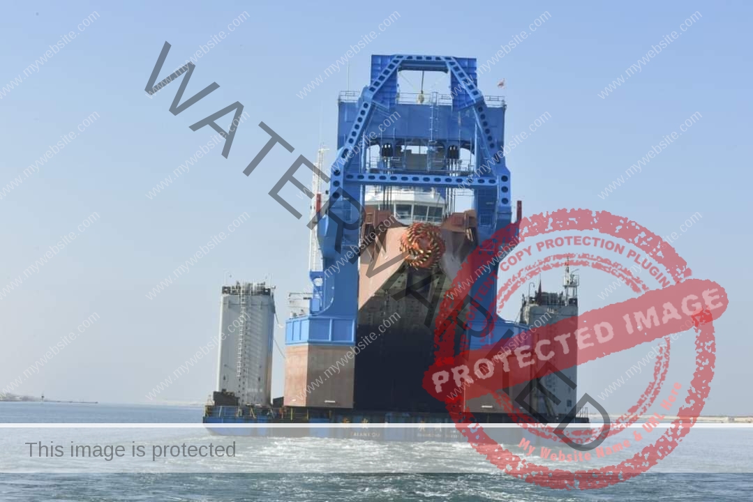 قناة السويس: الكراكة "حسين طنطاوي" تصل قناة السويس محمولة على سفينة الغطس "Tai An Kou"