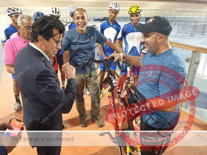 صبحي: يتابع الأعمال التنفيذية بتطوير مضمار الدراجات بإستاد القاهرة