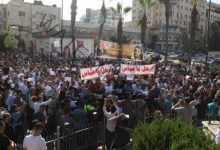 متظاهرون بـ رام الله يطالبون برحيل الرئيس الفلسطيني محمود عباس