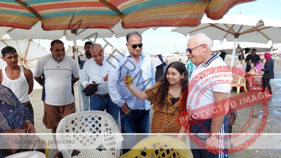 الغضبان: يلتقى بالمصطافين على شاطىء بورسعيد من أبناء وزوار المحافظة