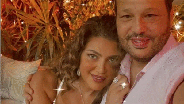 ريهام حجاج بـ إطلالة هادئة رومانسية برفقة زوجها