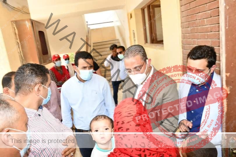 الأنصاري يتفقد أعمال القافلة الطبية للهلال الأحمر المصري بقرية سيدنا الخضر