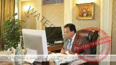 عبد الغفار يستعرض تقريرًا حول أنشطة معهد بحوث الإلكترونيات