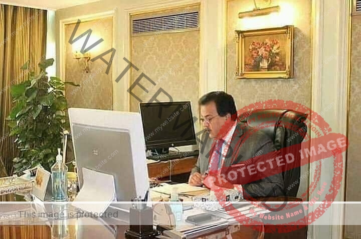 عبد الغفار يستعرض تقريرًا حول أنشطة معهد بحوث الإلكترونيات
