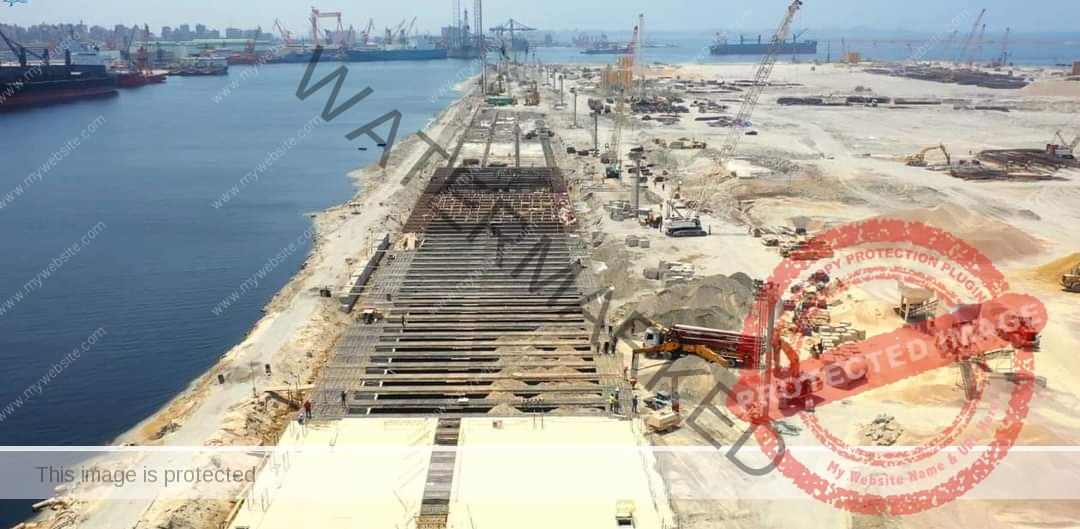 الوزير يشهد توقيع عقد شراء 4 أوناش رصيف عملاق(STS) للمحطة متعدده الأغراض بميناء الاسكندرية