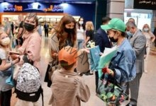 إستقبال أول وفد سياحي روسي منذ أعوام في مطار الغردقة بعد فتح الطيران بين البلدين
