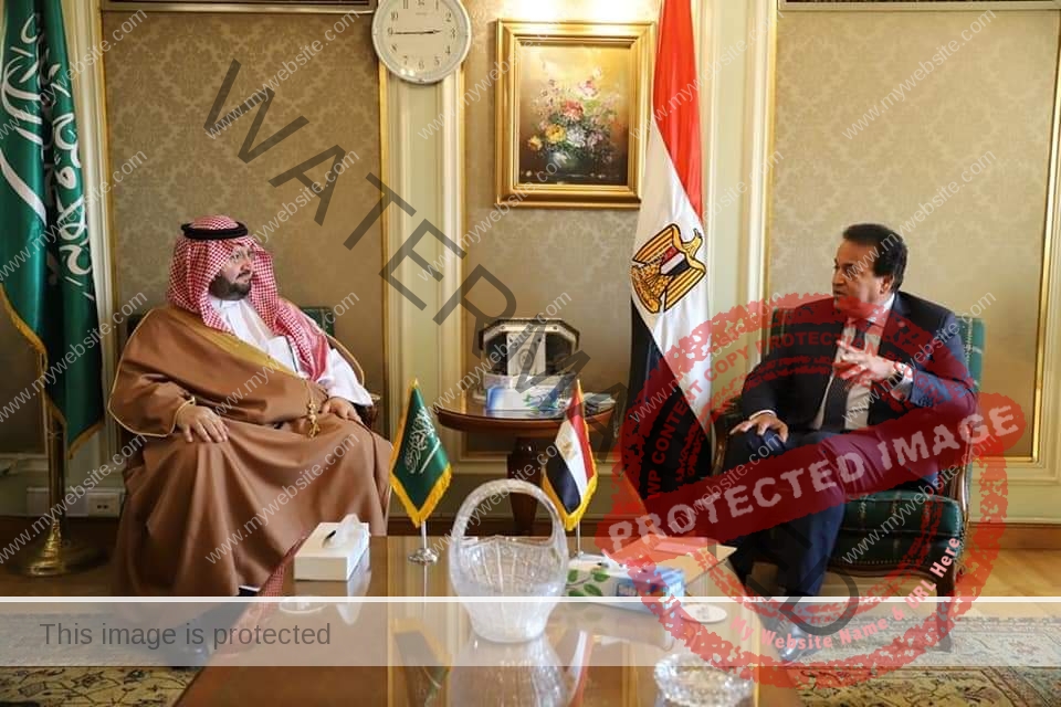عبد الغفار  يستقبل الأمير عبدالعزيز بن طلال بن عبدالعزيز لدعم آليات التعاون