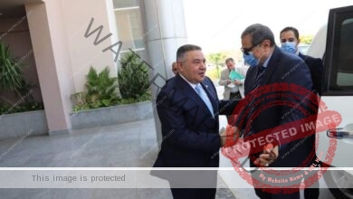 محافظ البحر الأحمر يلتقي وزير القوى العاملة في بداية جولته بالمحافظة