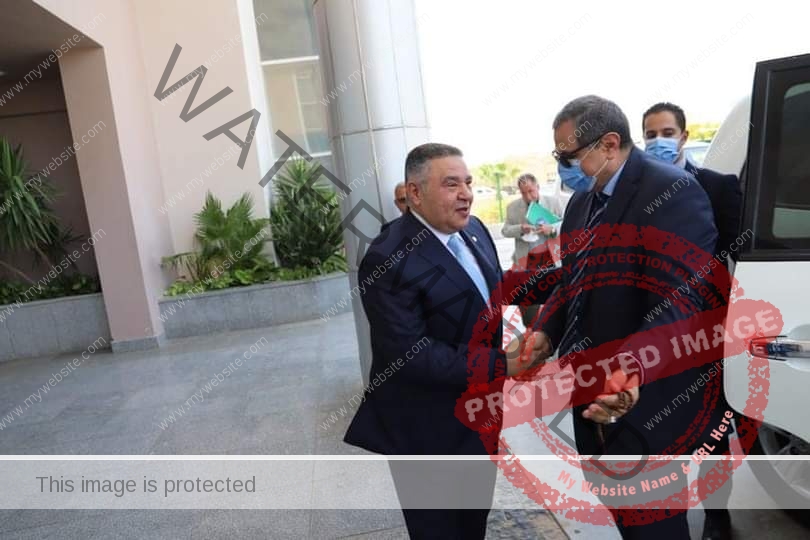 محافظ البحر الأحمر يلتقي وزير القوى العاملة في بداية جولته بالمحافظة