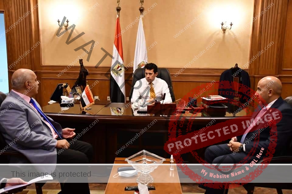 وزير الرياضة يناقش استعدادات استضافة مصر لبطولة العالم للرماية
