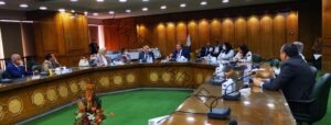 وزير قطاع الأعمال العام يتلقى تقريرًا عن سير العمل بمنظومة تداول القطن الجديدة