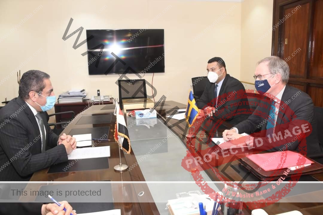 نائب وزير الإسكان يلتقي السفير السويدي بالقاهرة لبحث سبل التعاون المشترك
