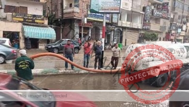 شوارع المحافظة تشهد تكثيف لأعمال كسح مياه الأمطار وإزالة آثارها من الشوارع بعد التعرض لسقوط الأمطار الغزيرة