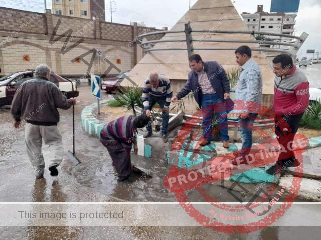 شوارع المحافظة تشهد تكثيف لأعمال كسح مياه الأمطار وإزالة آثارها من الشوارع بعد التعرض لسقوط الأمطار الغزيرة