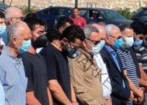 ‏الحزن يسيطر على ‎شريف سلامة في جنازة ‎أحمد خليل