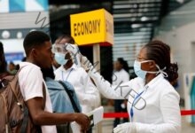 غانا: تطعيم المواطنين والمقيمين العائدين ضد فيروس كورونا عند الوصول