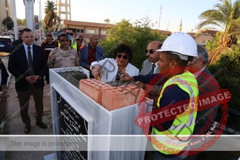 عبد الدايم ومحافظ أسوان يضعان حجر أساس مكتبة مصر العامة