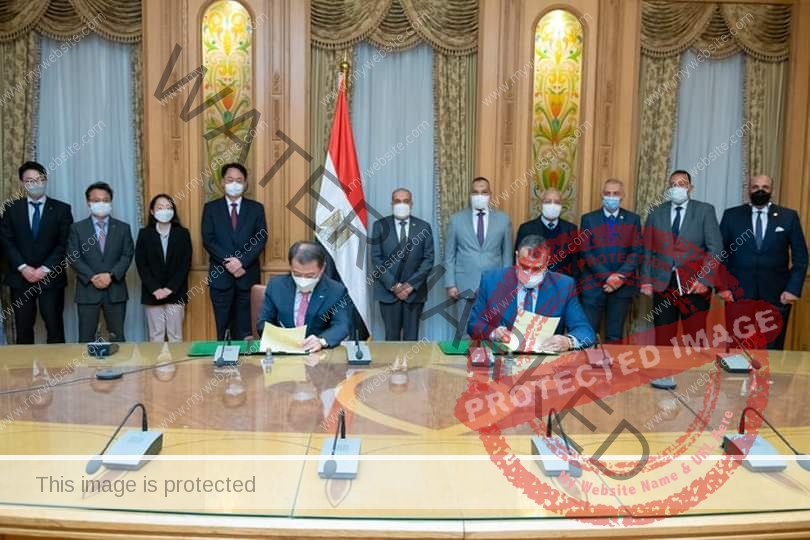 أحمد مرسي يشهد توقيع مذكرة تفاهم بين الإنتاج الحربي ومؤسسة البيئة والتكنولوجيا الكورية