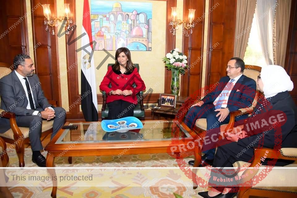 وزارة الهجرة ومؤسسة "ڤودافون مصر توقعان مذكرة تفاهم لدعم مبادرة "اتكلم عربي" عبر منصة "تعليمي"