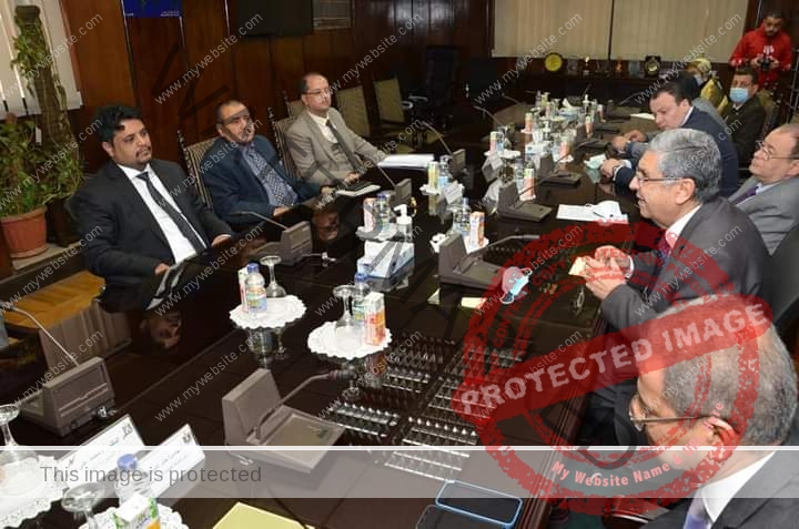 شاكر يجتمع مع وزير الكهرباء والطاقة اليمني لبحث مجالات التعاون