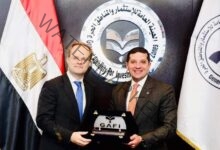 عبد الوهاب يبحث مع السفير البريطاني بالقاهرة تعزيز العلاقات بين مصر والمملكة المتحدة