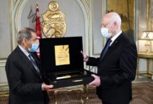 الرئيس التونسي يستقبل رئيس مجلس أمناء مؤسسة "عبد العزيز سعود البابطين الثقافية" الكويتية بقصر قرطاج