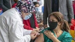 إقبال على مراكز تطعيم كورونا بـ تونس