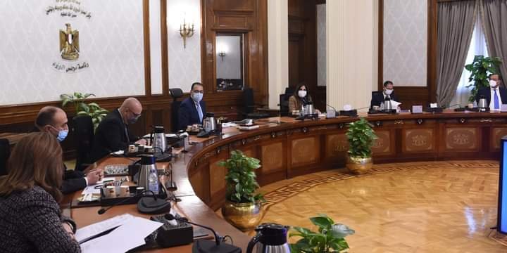 مدبولي يعقد اجتماعاً لمتابعة تنفيذ التكليفات الرئاسية بإتاحة ١٠٠ ألف وحدة سكنية مفروشة بنظام الإيجار