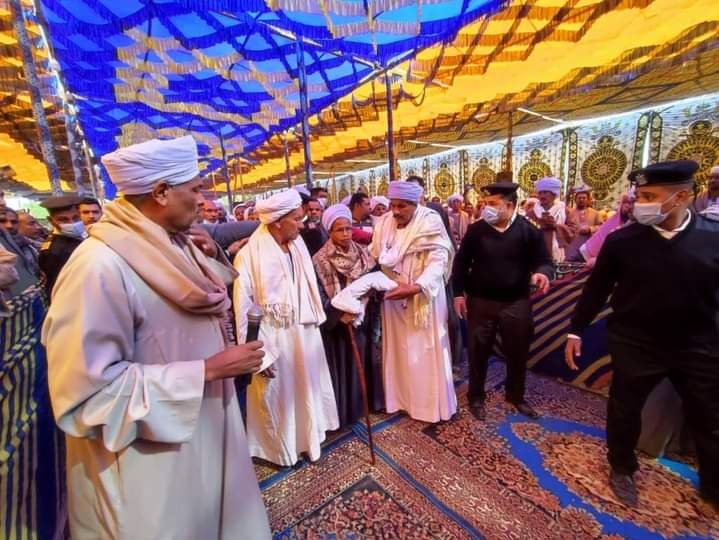 عطية ينيب رئيس مدينة إدفو لحضور مراسم الصلح بين عائلتي أحمد غنام وإبراهيم خليل بقرية الطوناب