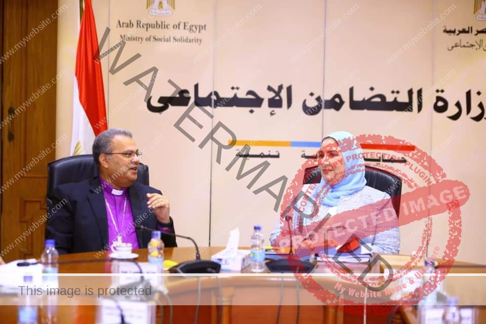 وزيرة التضامن الاجتماعي تستقبل رئيس الطائفة الإنجيلية بمصر