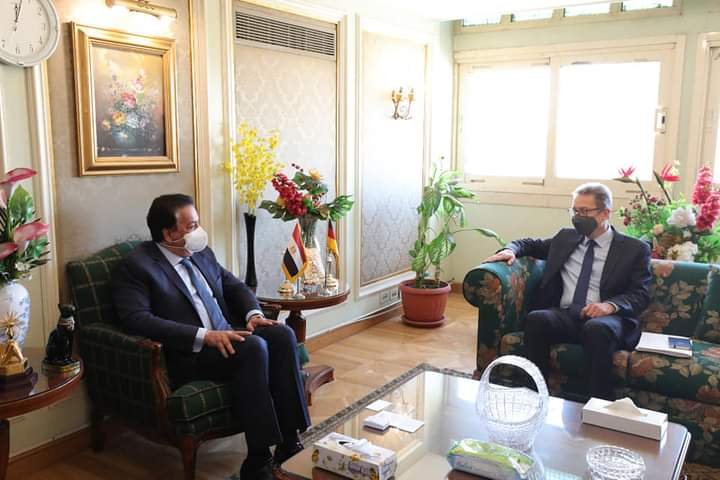 عبدالغفار يبحث آليات التعاون العلمى مع السفير الألمانى بالقاهرة